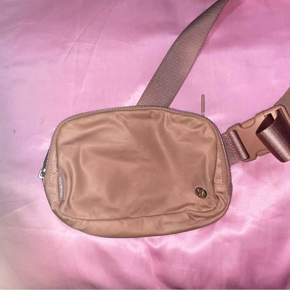 Lululemon Everywhere Belt Bag 1L Pink Pastel - Used